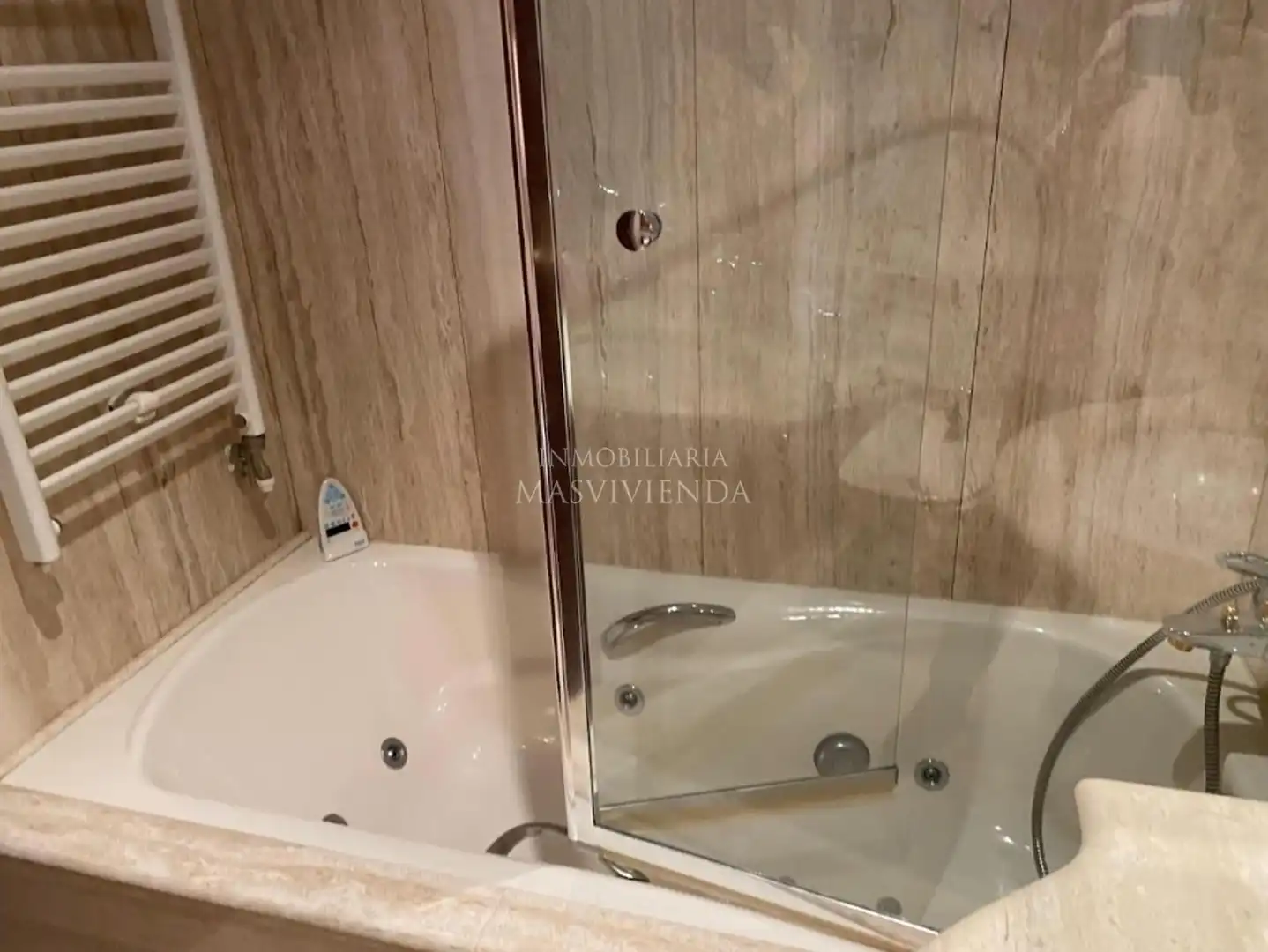 Badezimmer von Wohnung zur Miete in Vigo 