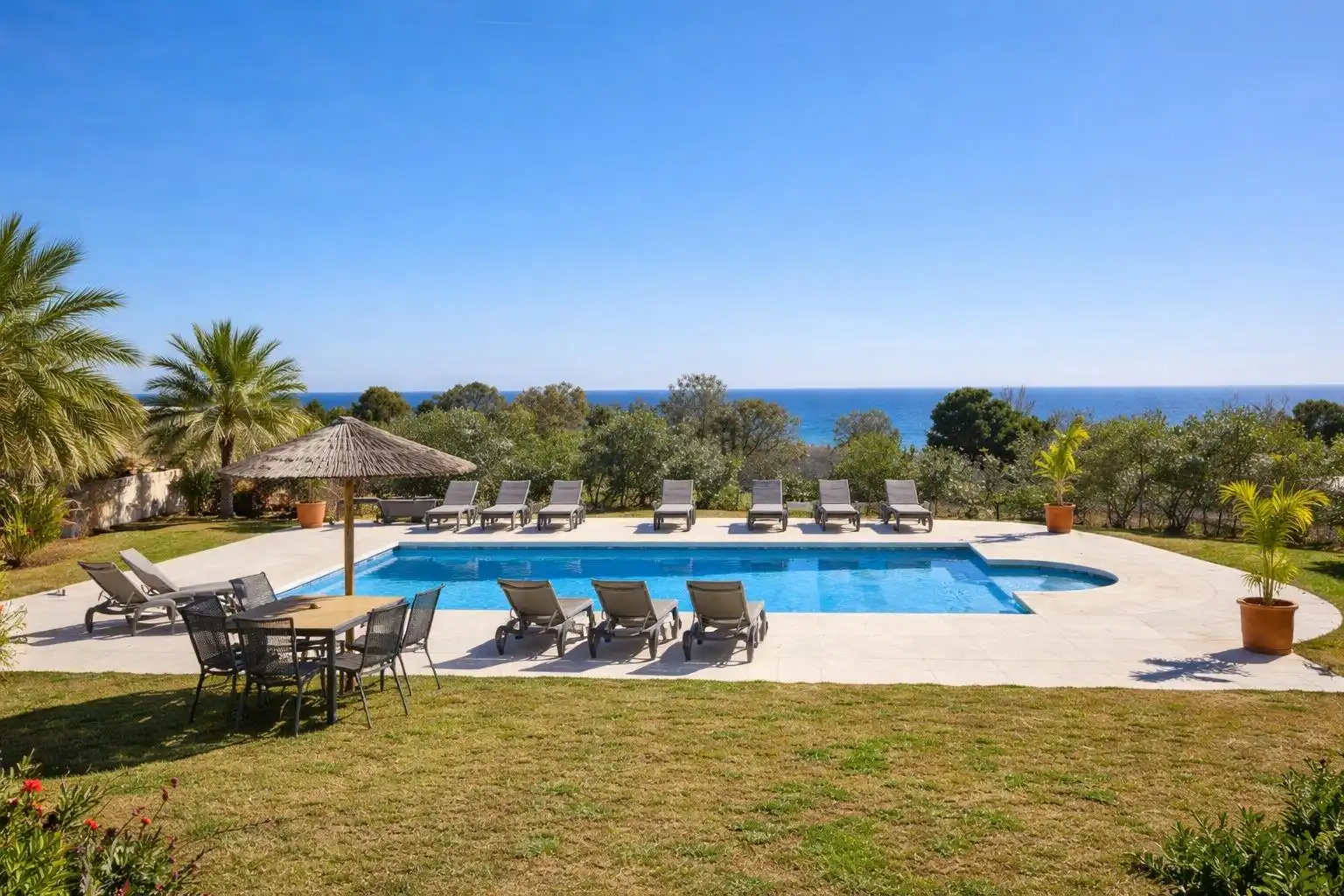 Piscina de Apartament en venda en Estepona amb Aire condicionat, Jardí privat i Terrassa