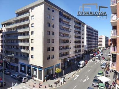 Vista exterior de Pis en venda en Bilbao  amb Terrassa