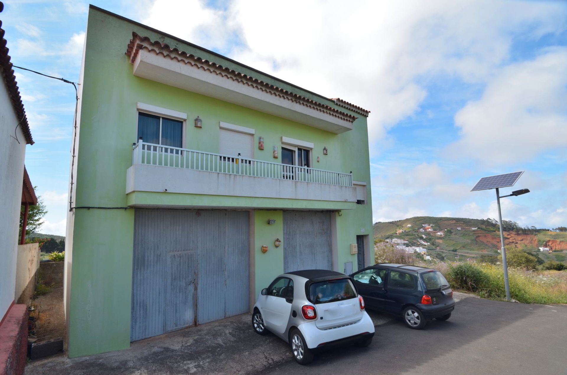 Außenansicht von Country house zum verkauf in Santa María de Guía de Gran Canaria mit Privatgarten und Balkon