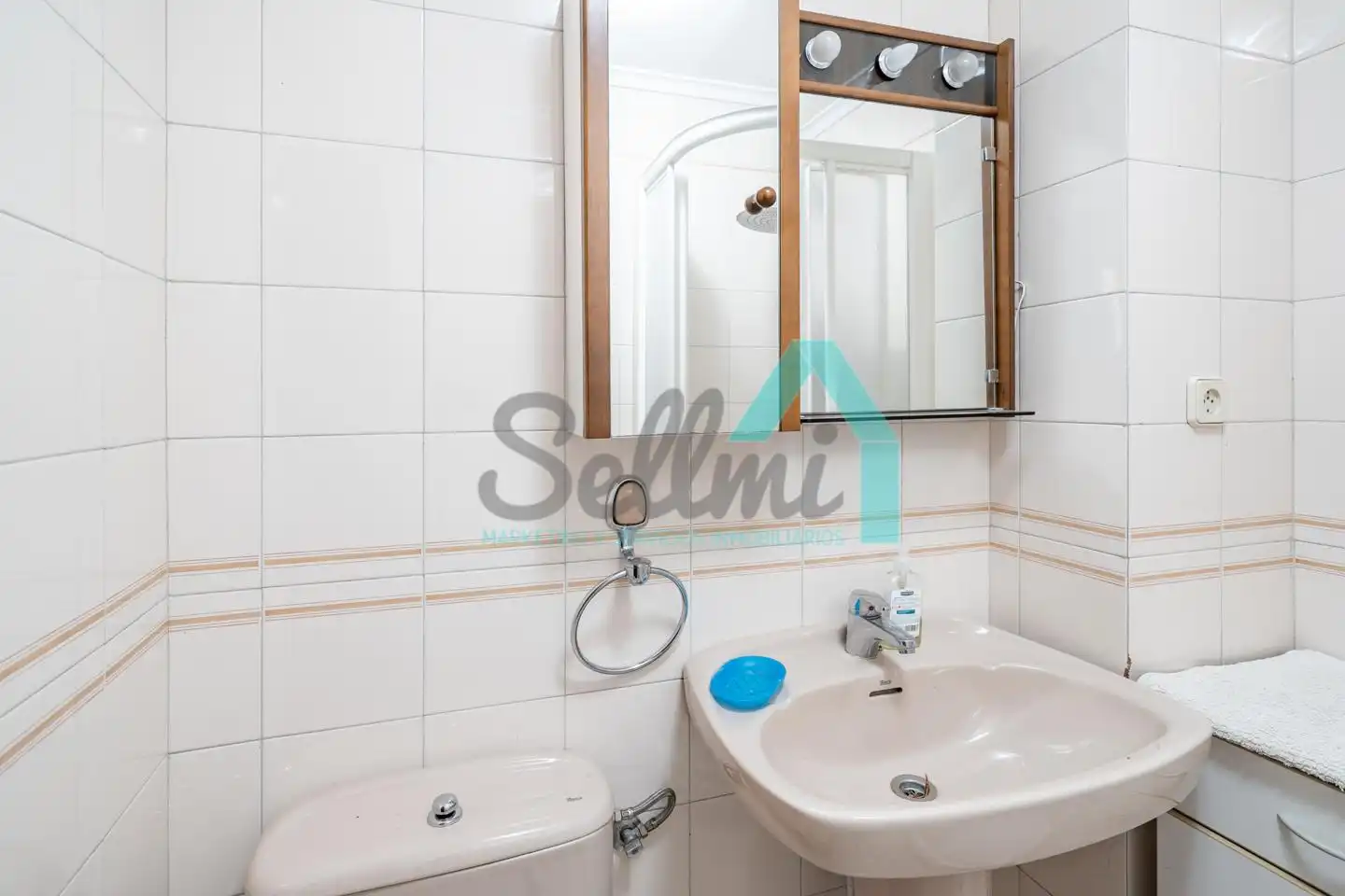 Badezimmer von Wohnung zum Verkauf in Gijón  mit Heizung und Parkett