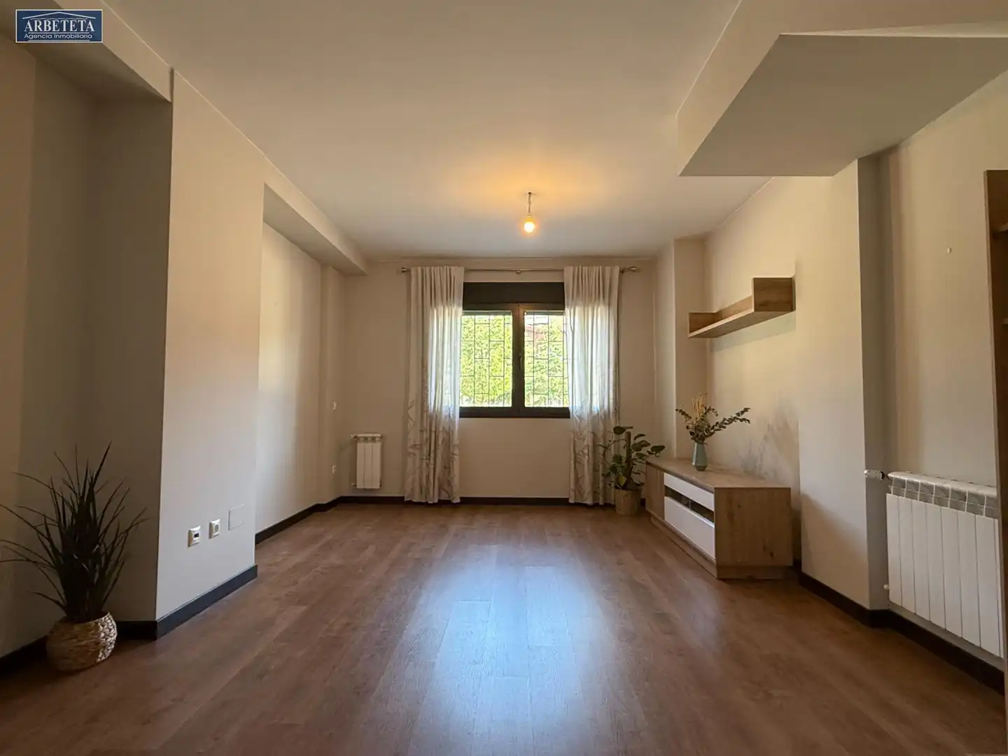 Casa adosada en venta en Urb. Belvalle
