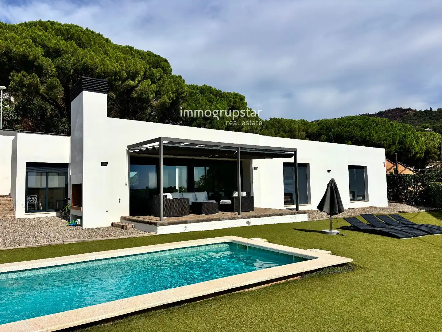 Villa con piscina in vendita a Baix Emporda