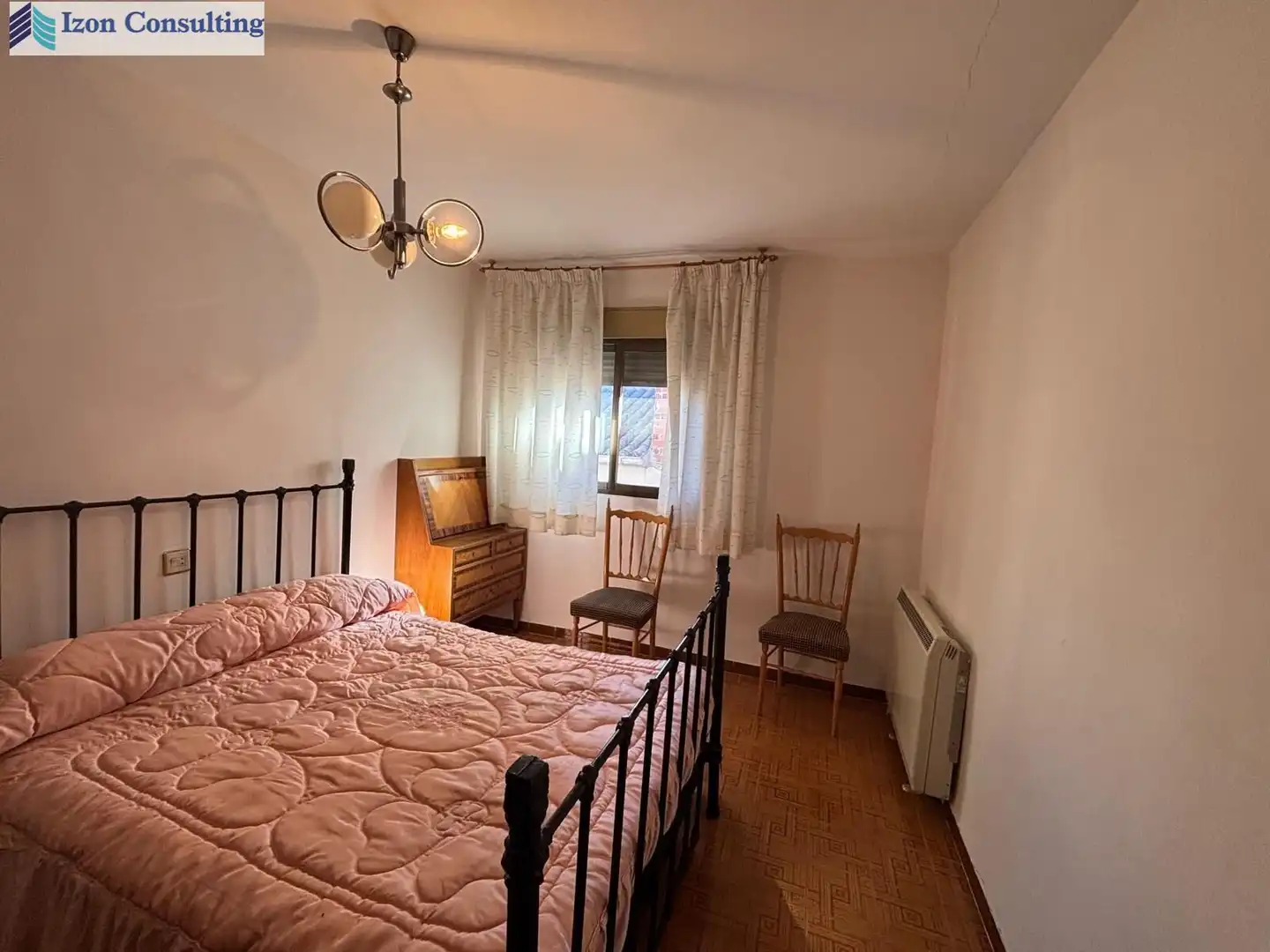 Dormitori de Casa o xalet en venda en Bienservida amb Calefacció, Terrassa i Traster