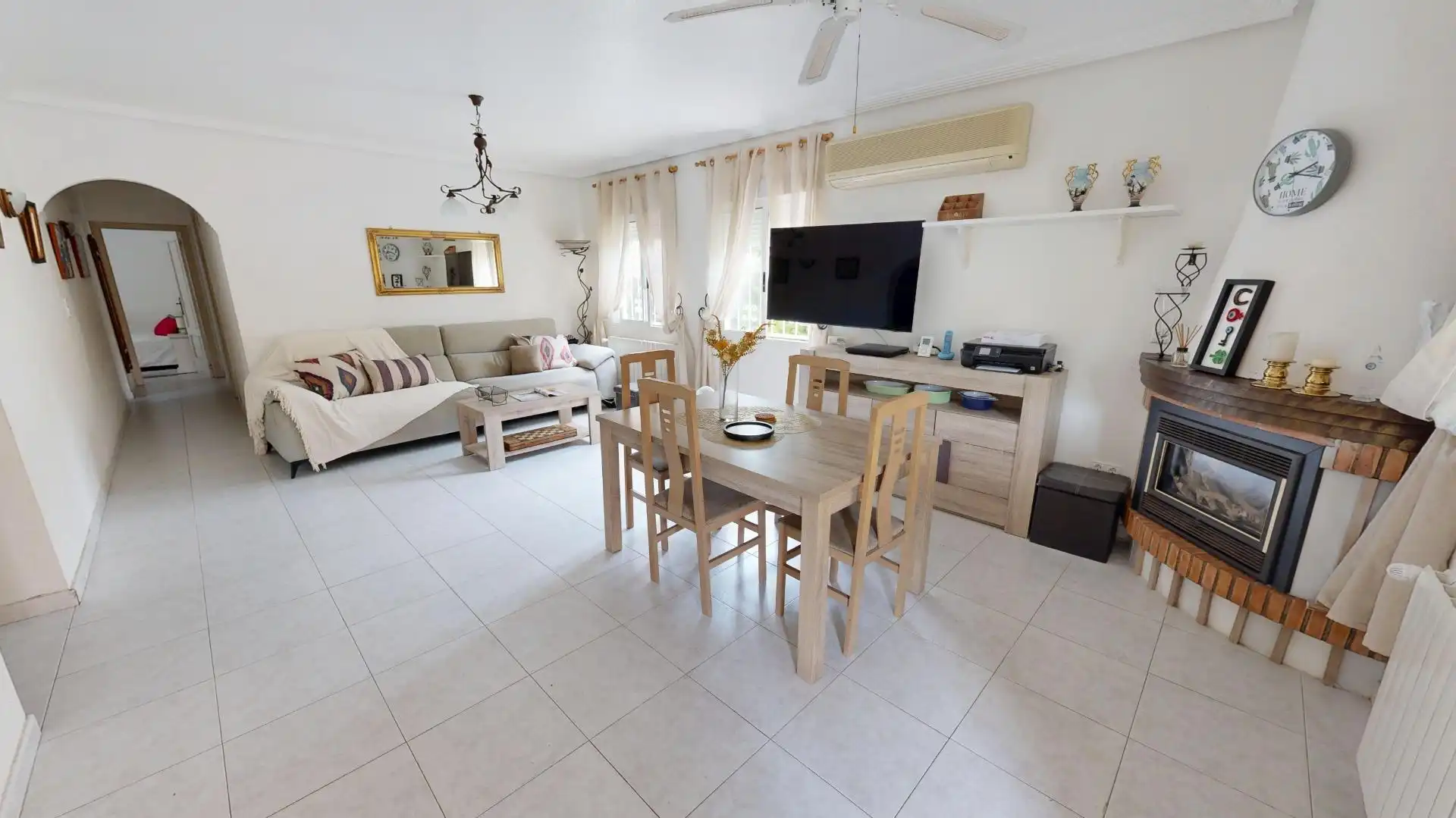 Sala d'estar de Casa o xalet en venda en Torrevieja amb Aire condicionat, Calefacció i Jardí privat