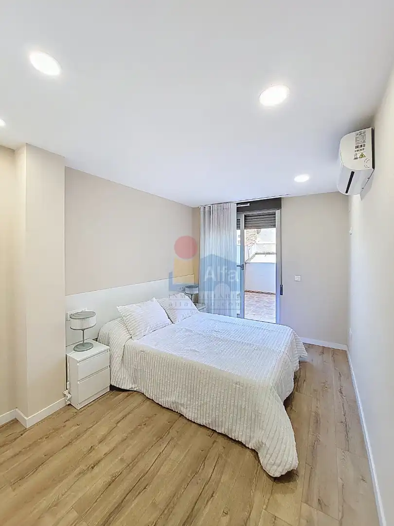 Schlafzimmer von Wohnung zur Miete in Silla mit Klimaanlage, Parkett und Terrasse
