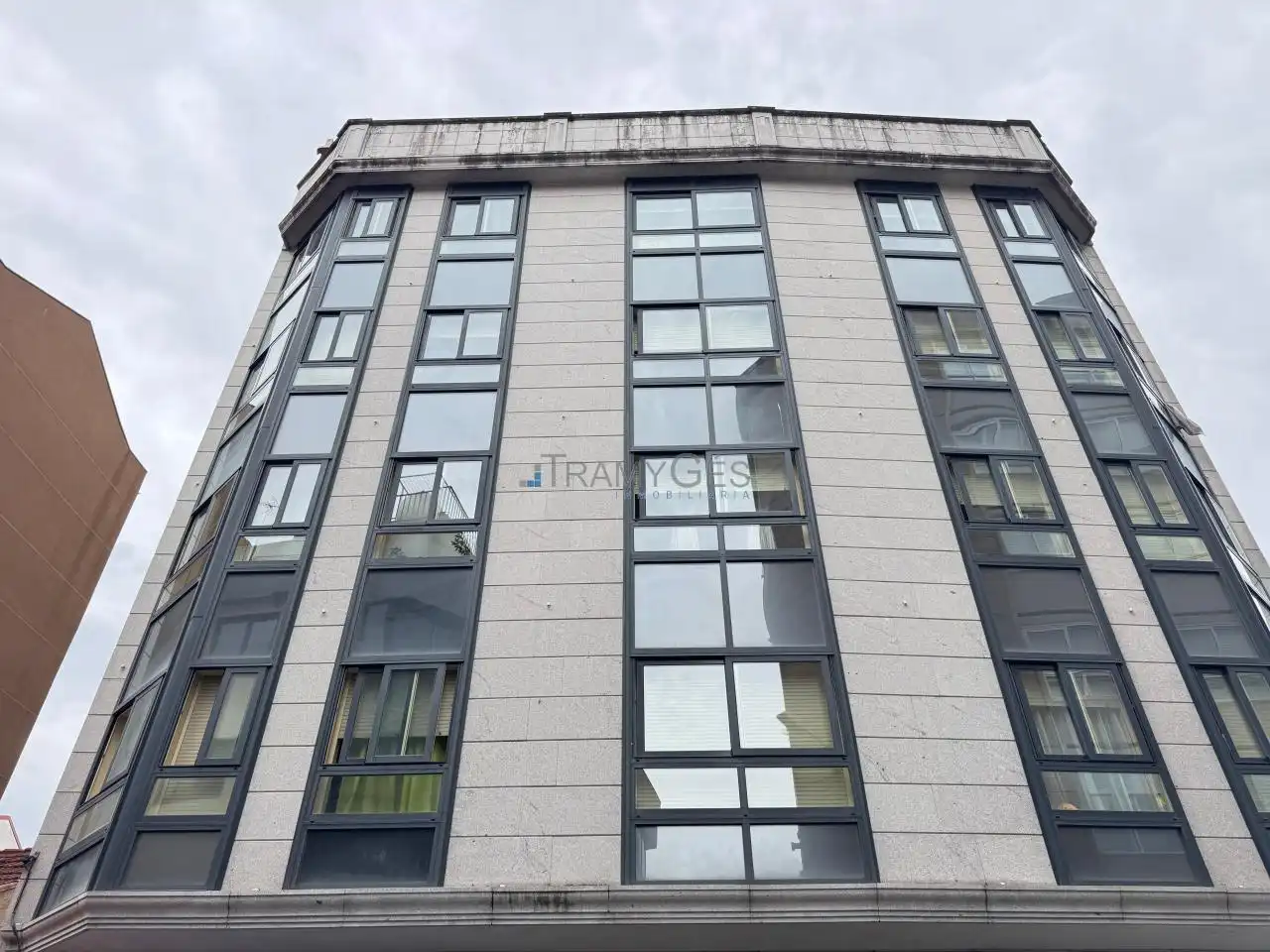 Vista exterior de Apartament en venda en Vigo  amb Calefacció, Parquet i Traster