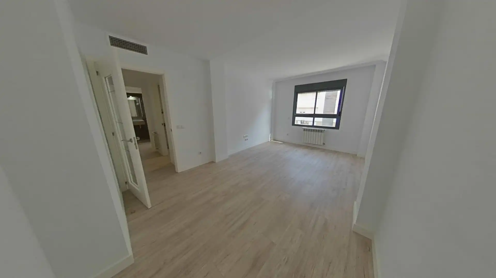 Bedroom of Flat for sale in Madrid  with Air Conditioner, Heating and Parquet flooring
