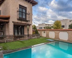 Swimming pool of House or chalet for sale in  Madrid Capital  with Heating, Private garden and Swimming Pool