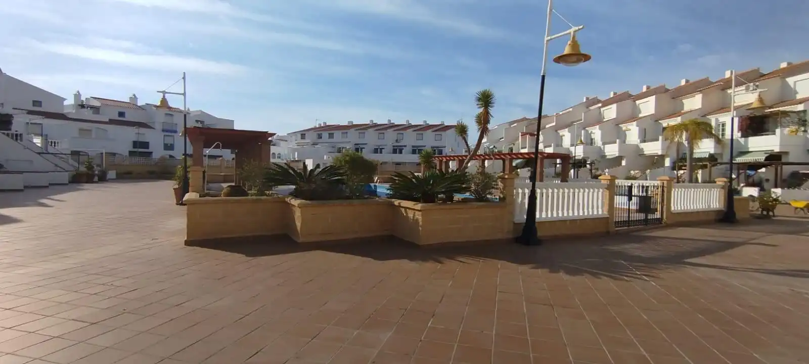 Vista exterior de Casa adosada en venta en Motril con Aire acondicionado, Terraza y Trastero