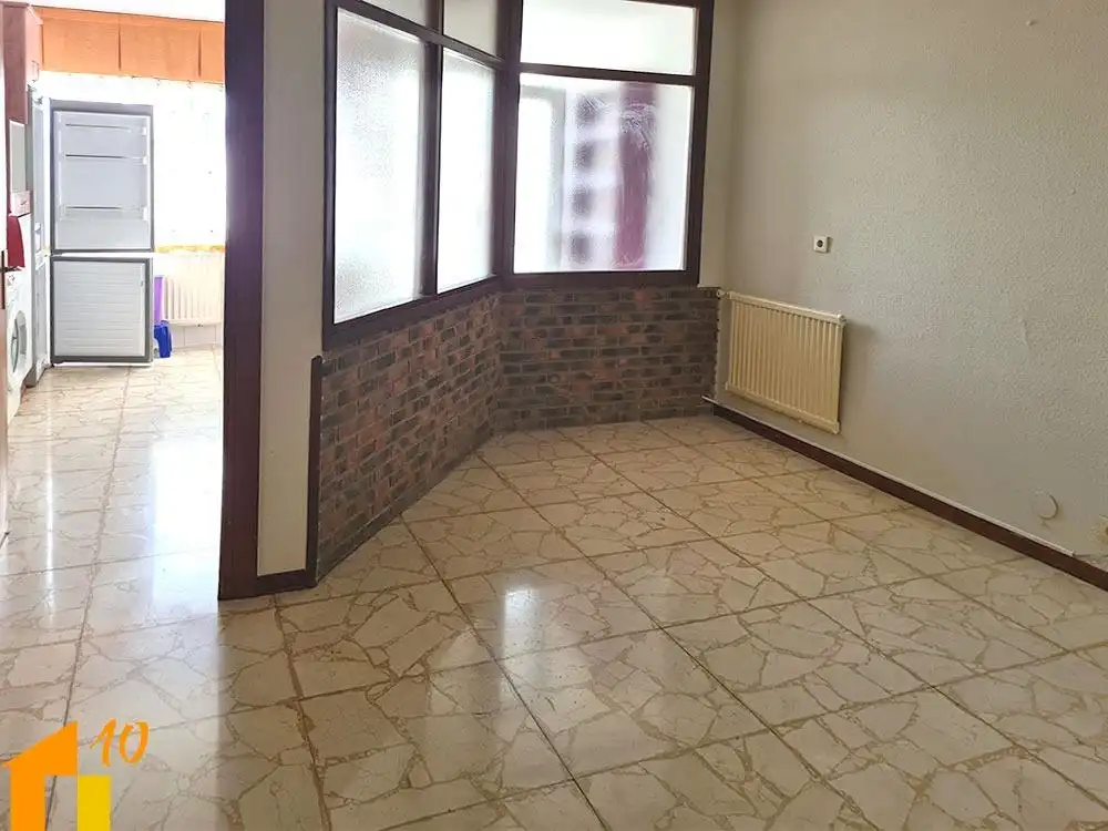 Sala d'estar de Pis de lloguer en Burgos amb Calefacció