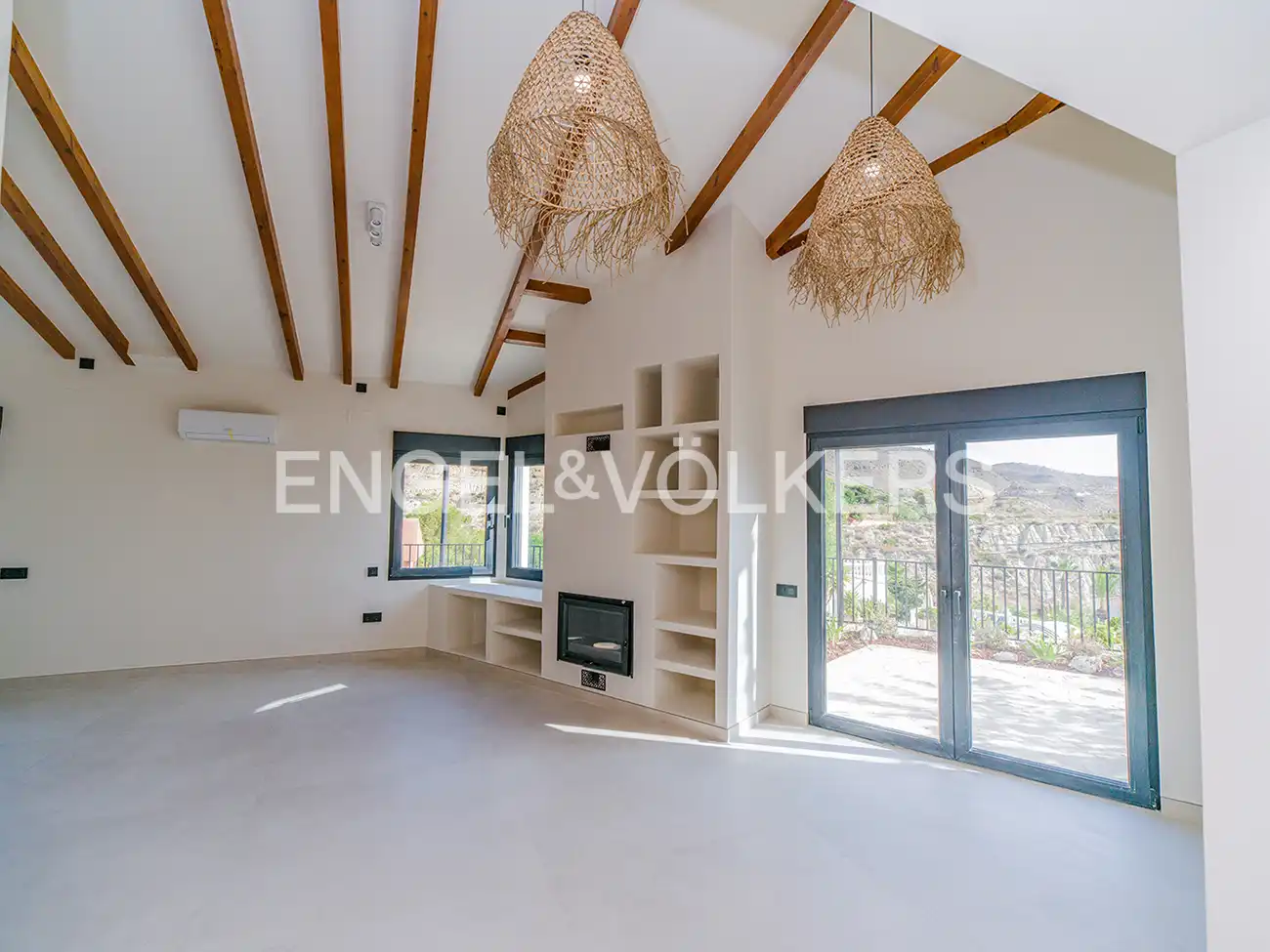Sala d'estar de Casa o xalet en venda en El Campello amb Aire condicionat, Calefacció i Jardí privat
