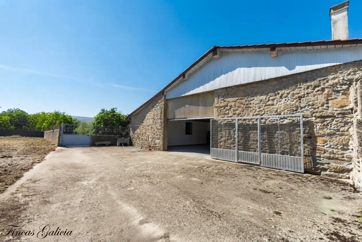 Casa adosada en venda a Verín