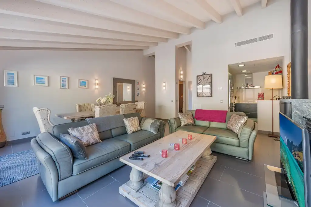 Sala d'estar de Casa adosada en venda en Pollença amb Aire condicionat, Jardí privat i Terrassa