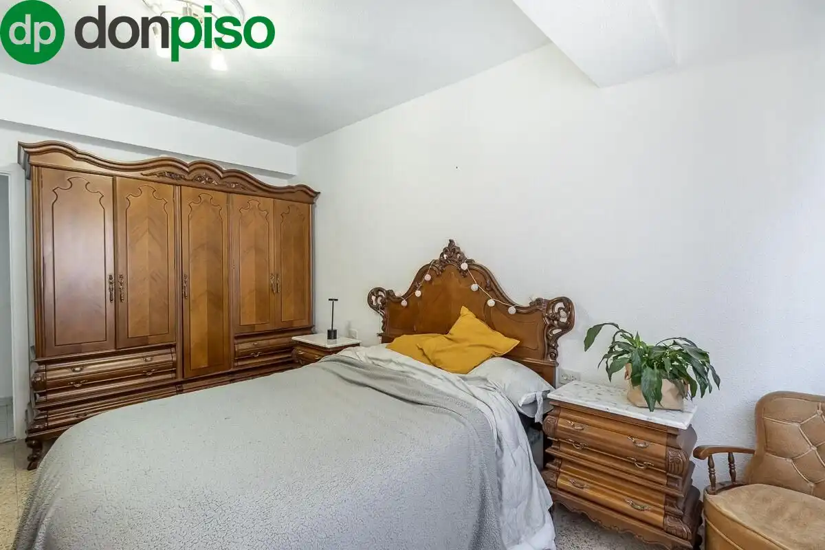 Bedroom of Flat for sale in Granada  with Air Conditioner