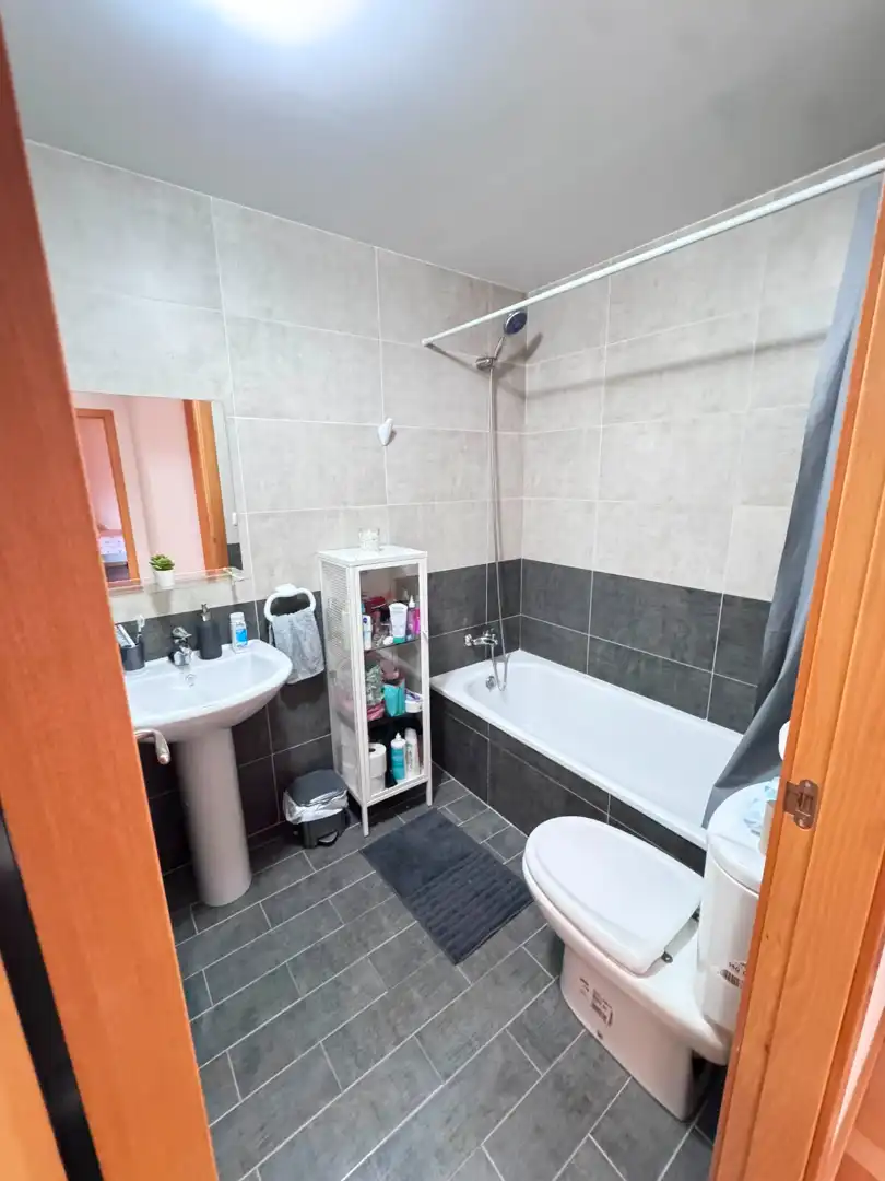 Badezimmer von Maisonette zum Verkauf in La Muela mit Klimaanlage, Heizung und Privatgarten