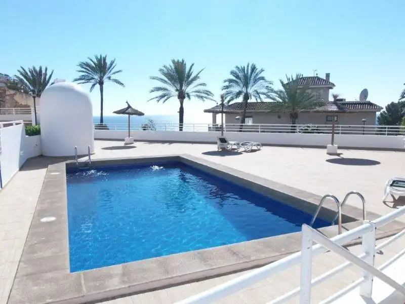 Flat with pool to rent in Ponent