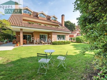 House with garden for sale in La Plana - Bellsoleig