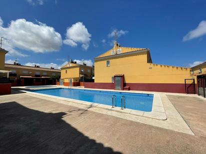 Schwimmbecken von Haus oder Chalet zum verkauf in Almazora / Almassora mit Terrasse und Balkon