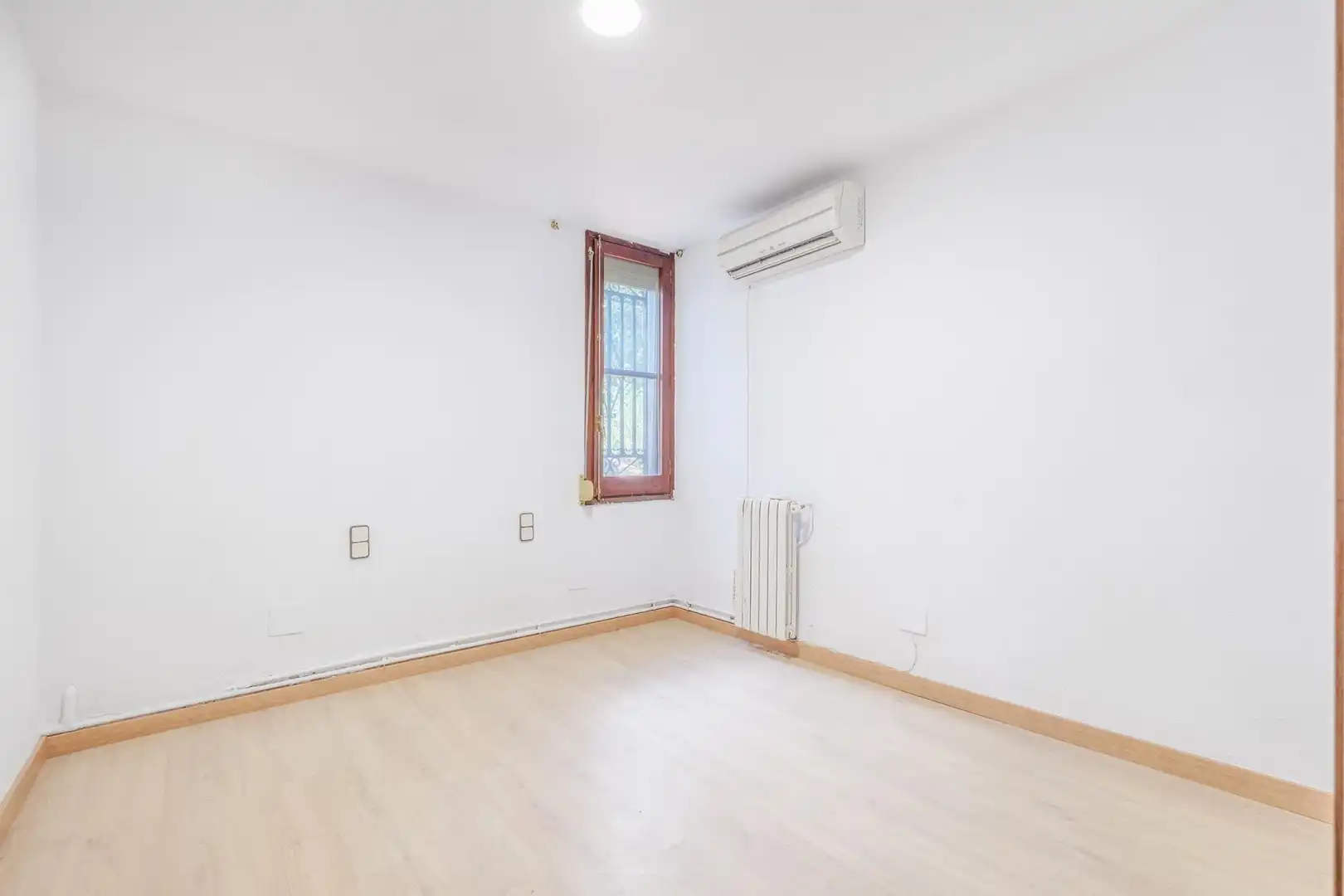 Bedroom of Houses for sale in Terrassa  with Air Conditioner, Heating and Private garden