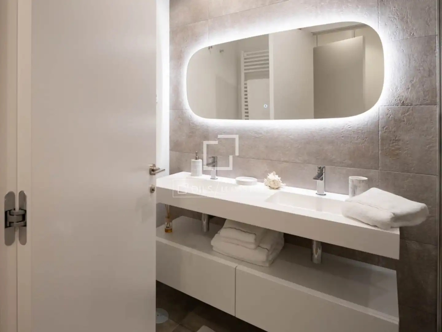 Baño de Piso de alquiler en Sant Miquel de Fluvià con Aire acondicionado y Amueblado