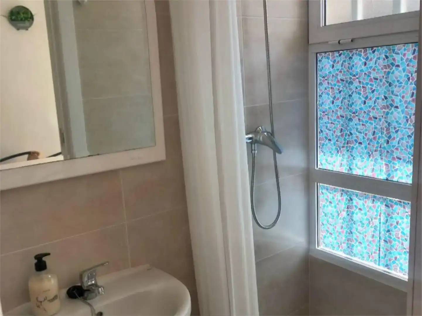 Bathroom of Flat for share in Cazorla  with Furnished, Oven and Washing machine