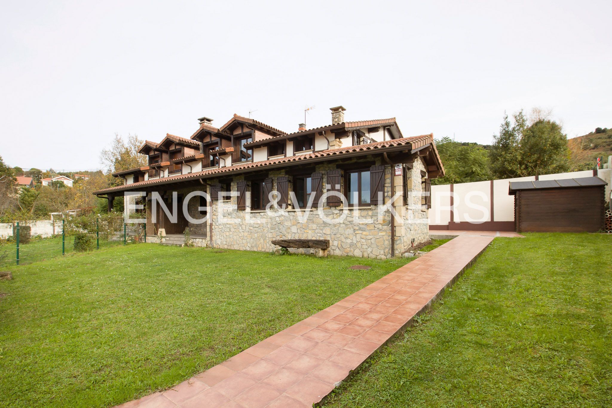 Vista exterior de Casa adosada en venda en Berango amb Calefacció i Jardí privat
