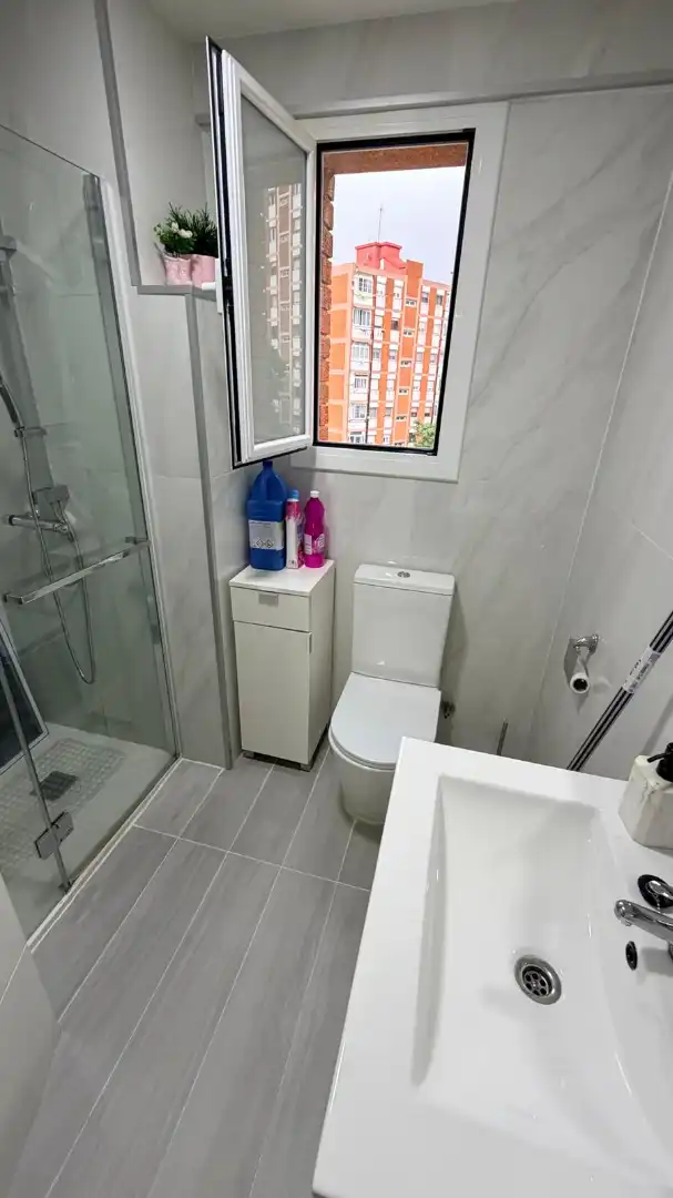 Bathroom of Flat for sale in Badalona  with Air Conditioner, Heating and Oven