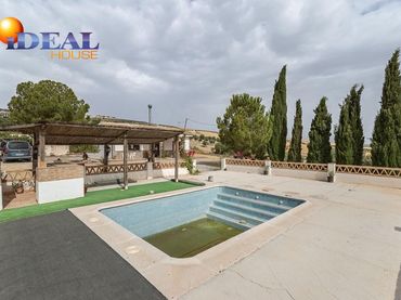 Villa mit Pool zum Verkauf in Santa Cruz del Comercio