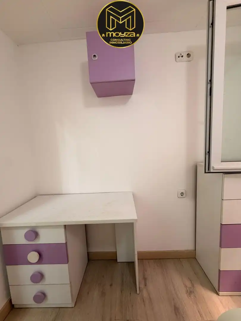 Dormitori de Pis de lloguer en Jaén amb Aire condicionat i Traster