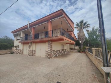 Detached house with garden for sale in Onil