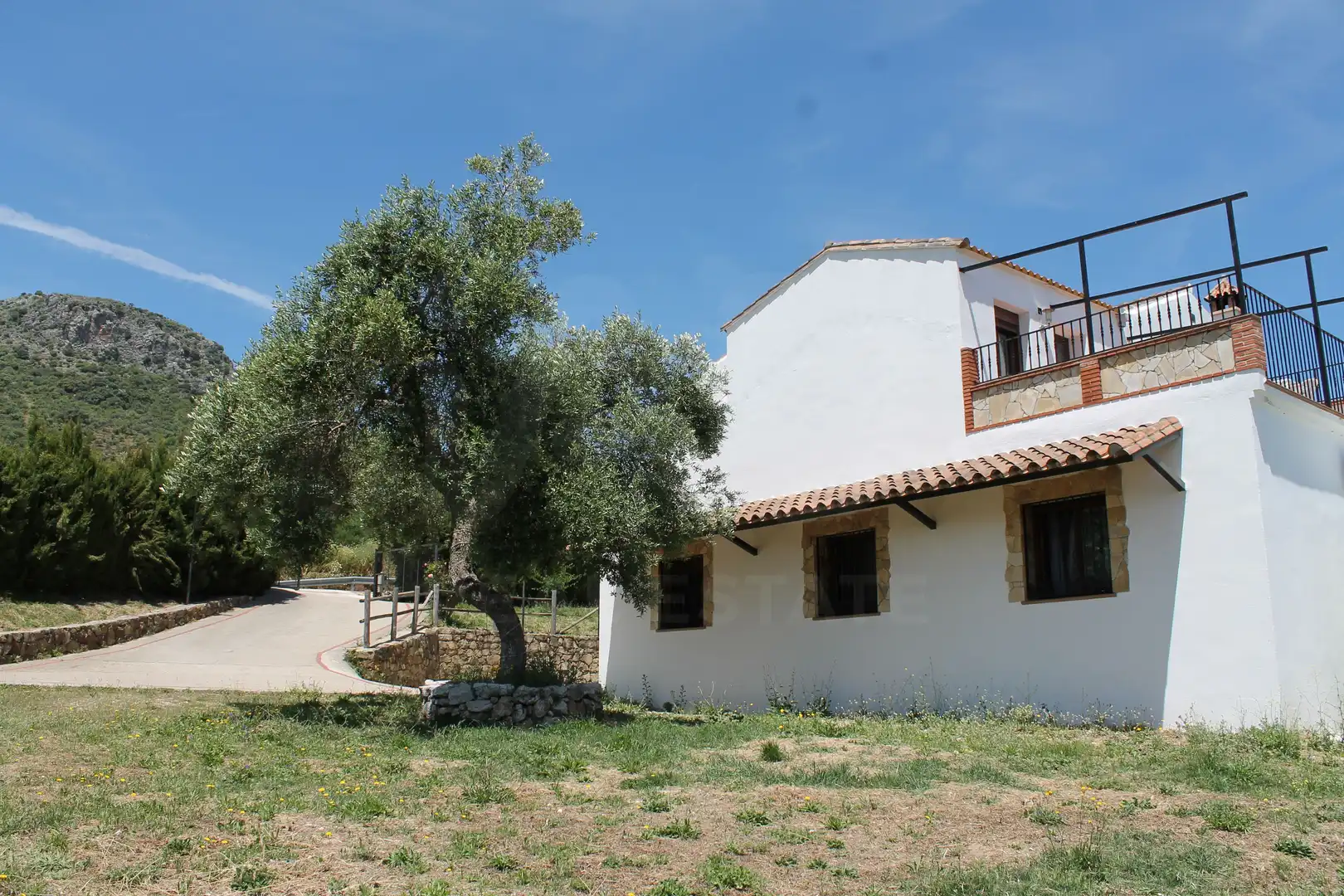Vista exterior de Casa o xalet en venda en Cortes de la Frontera amb Aire condicionat, Calefacció i Terrassa