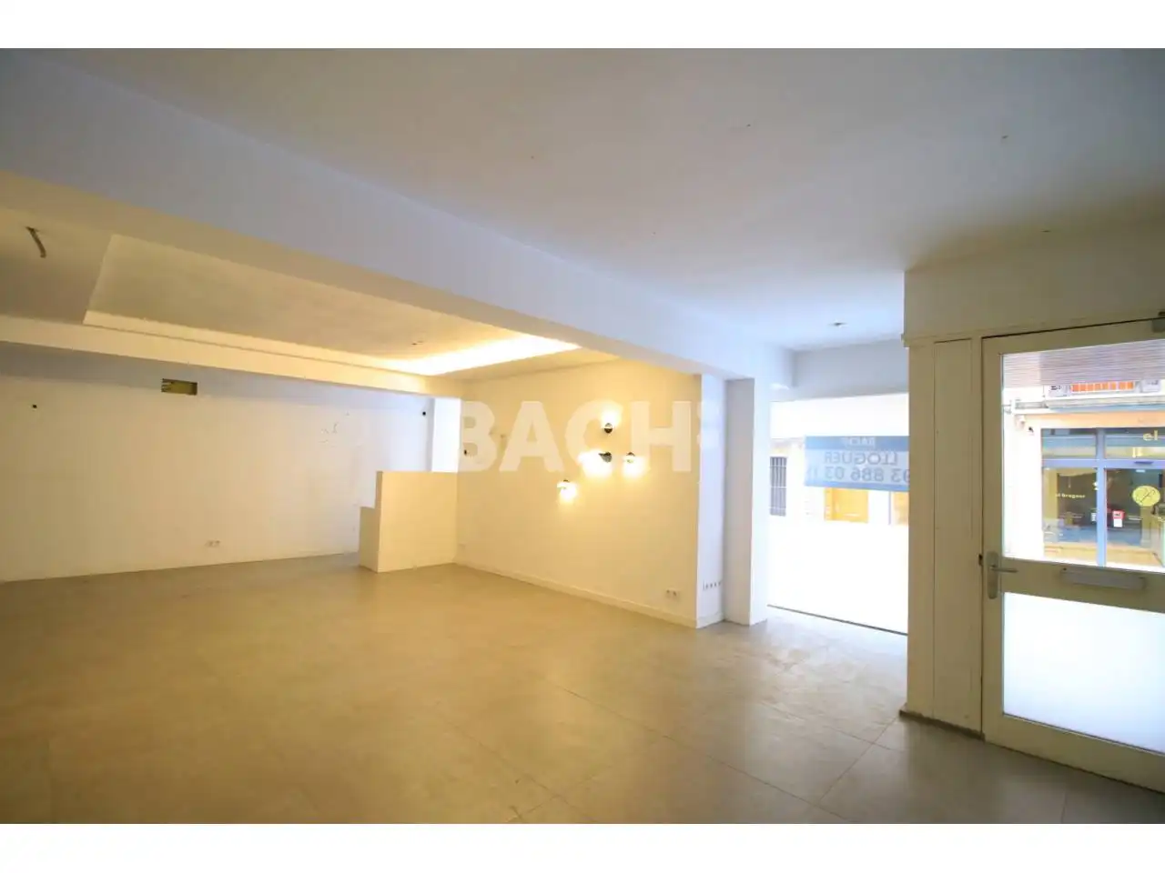 Commercial properties for rent in Calle manlleu, 50, Nord