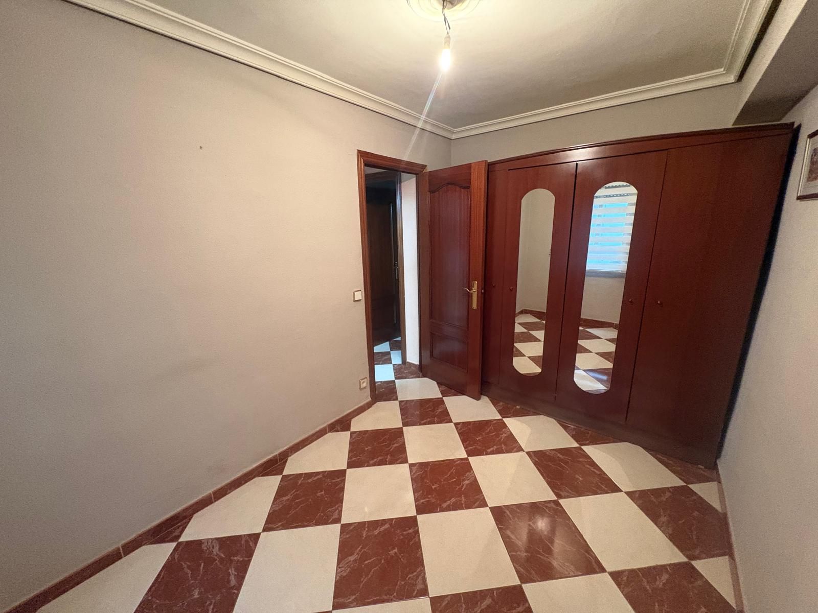 Bedroom of Flat for sale in  Sevilla Capital