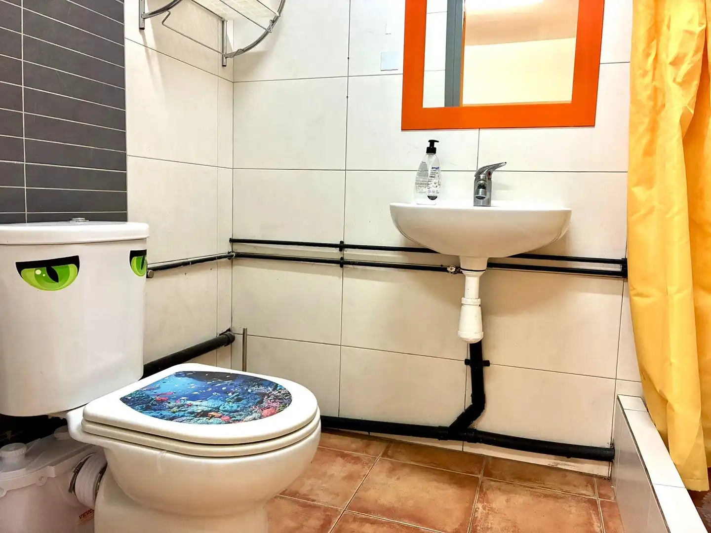 Bany de Local en venda en Sant Feliu de Llobregat