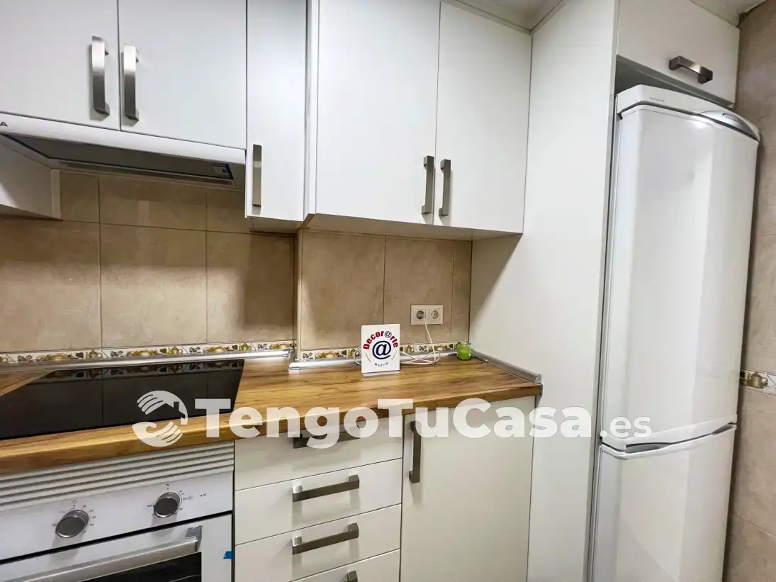 Kitchen of Flat for sale in Madrid  with Air Conditioner, Furnished and Oven