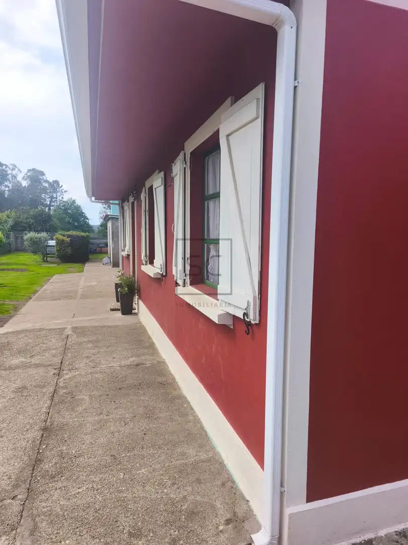 Vista exterior de Casa o xalet en venda en Monfero amb Jardí privat i Traster