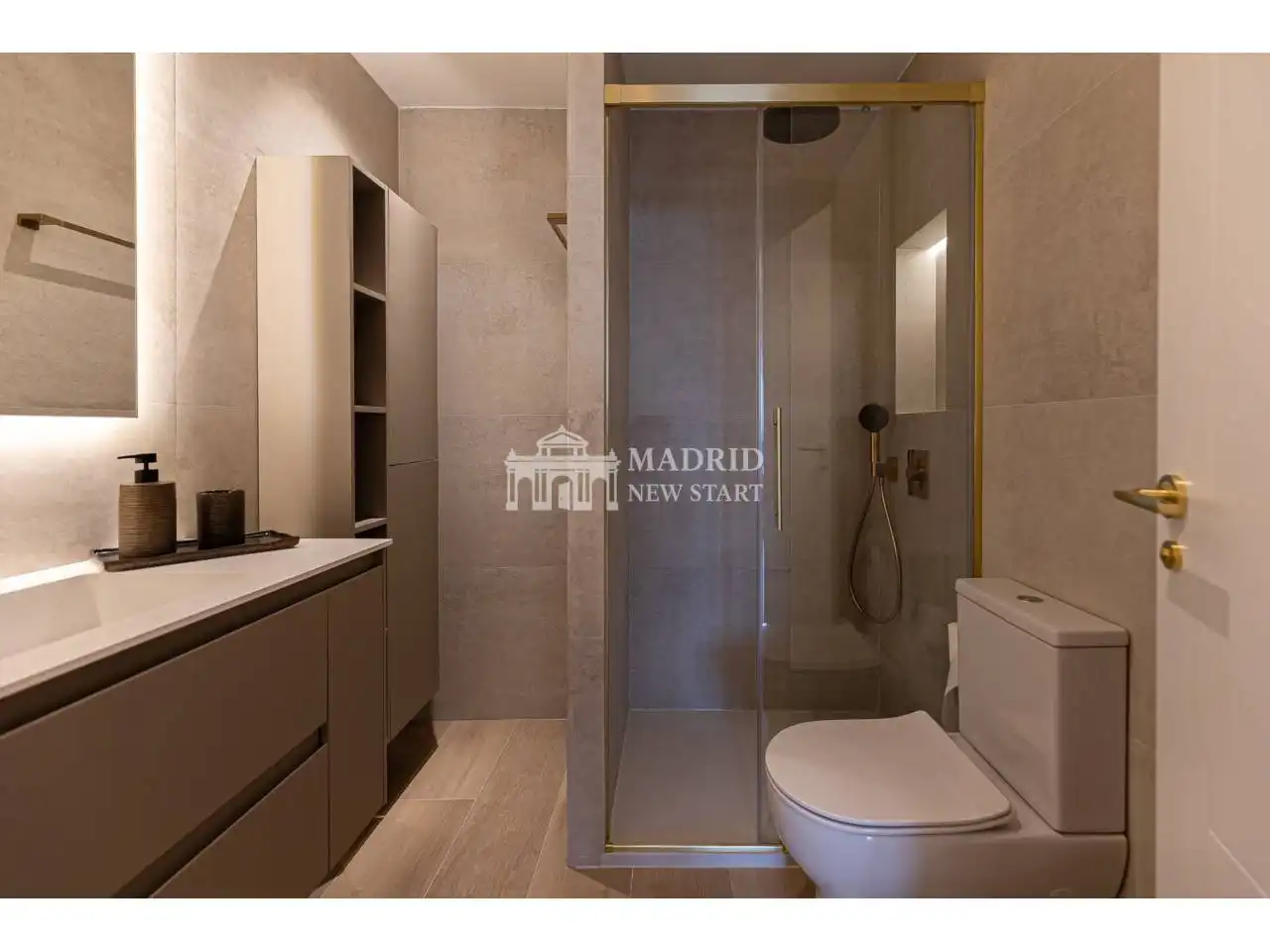 Bathroom of Flat for rent in Madrid  with Air Conditioner, Heating and Terrace