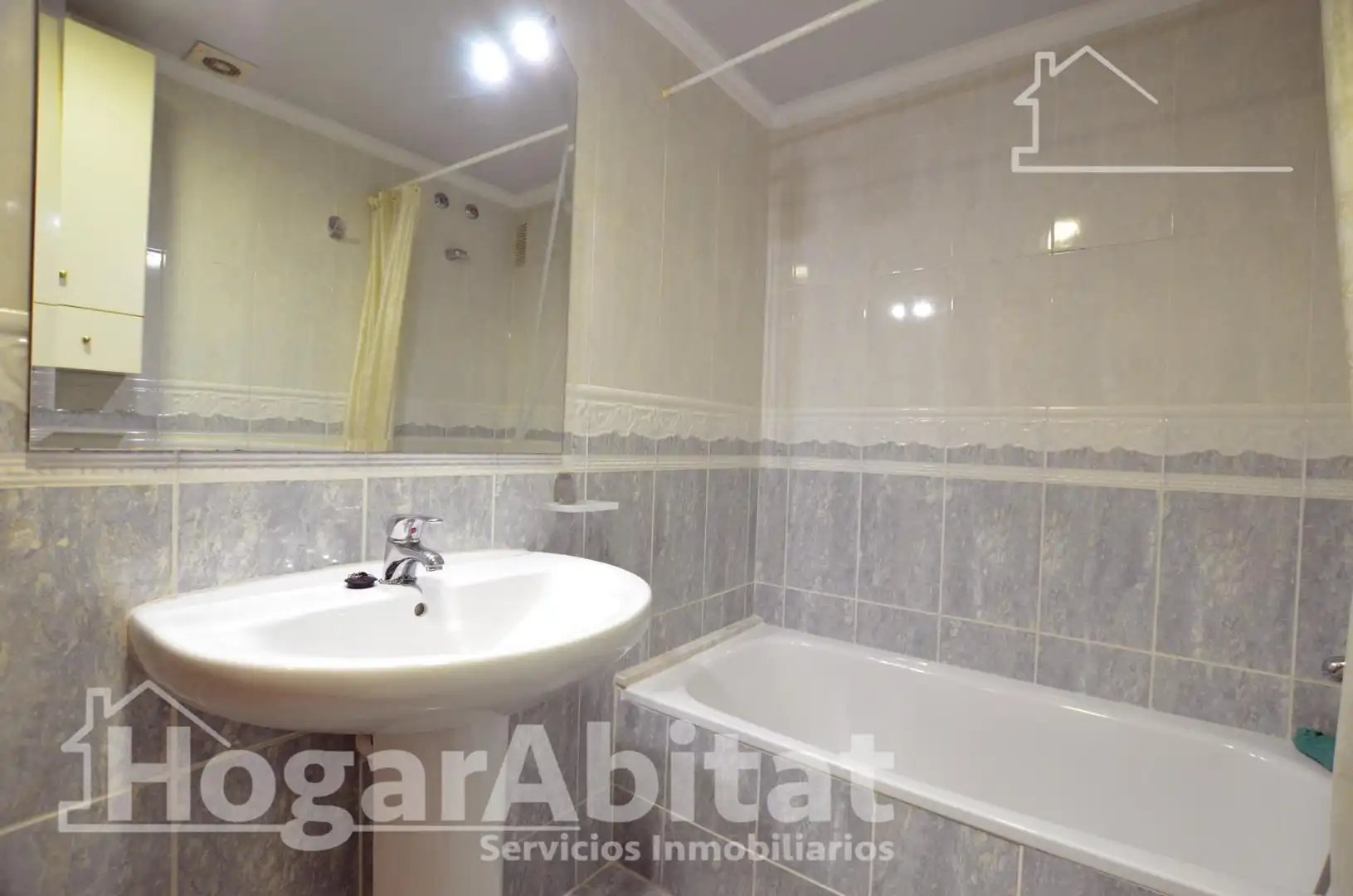 Baño de Piso en venta en Tavernes de la Valldigna con Aire acondicionado, Calefacción y Trastero