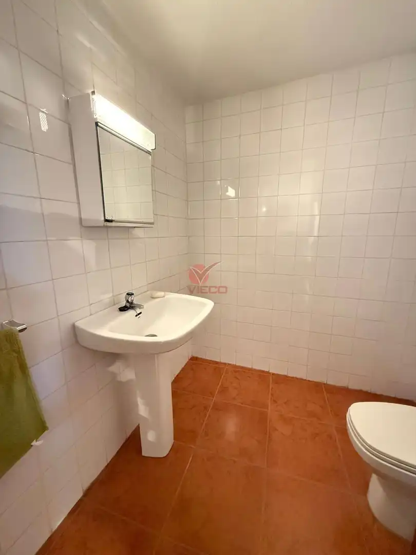 Baño de Casa o chalet en venta en Buenache de la Sierra con Calefacción, Trastero y Amueblado