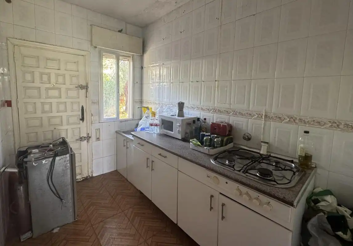 Cuina de Casa o xalet en venda en Villa del Prado amb Calefacció, Jardí privat i Terrassa