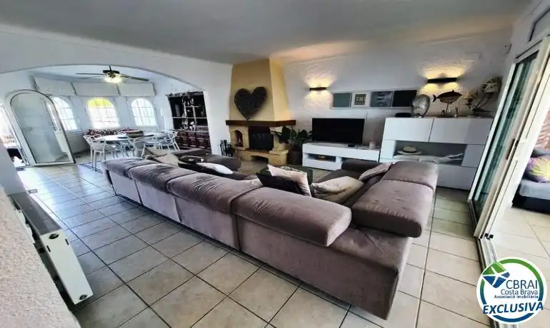 Sala de estar de Casa o chalet en venta en Empuriabrava con Calefacción y Jardín privado