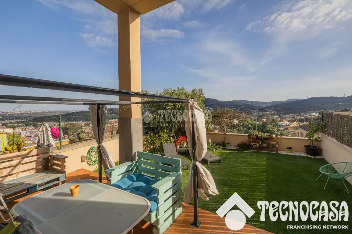 Terraza de Casa adosada en venta en Sant Vicenç Dels Horts con Aire acondicionado y Calefacción