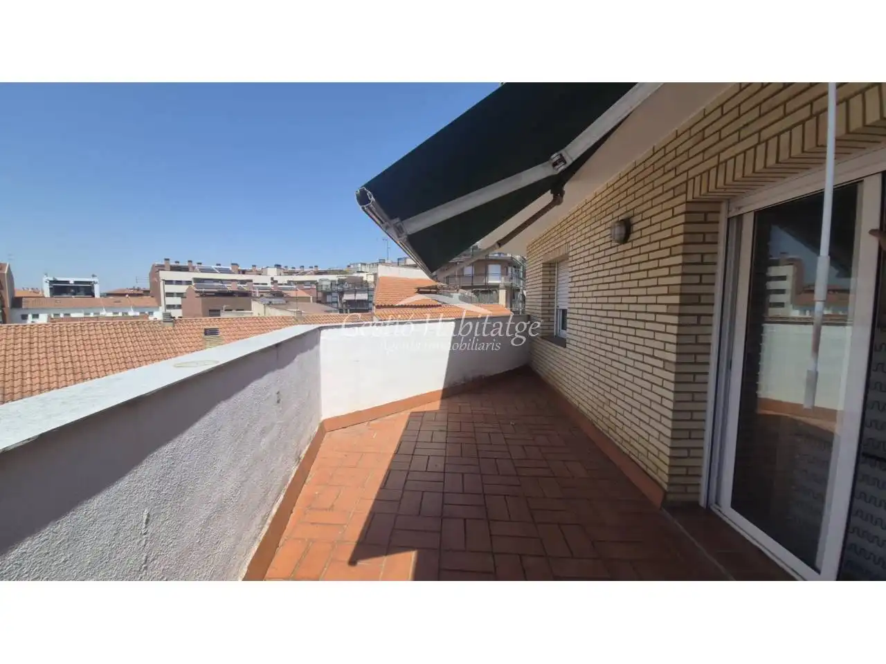 Vista exterior de Piso de alquiler en Ripollet con Terraza