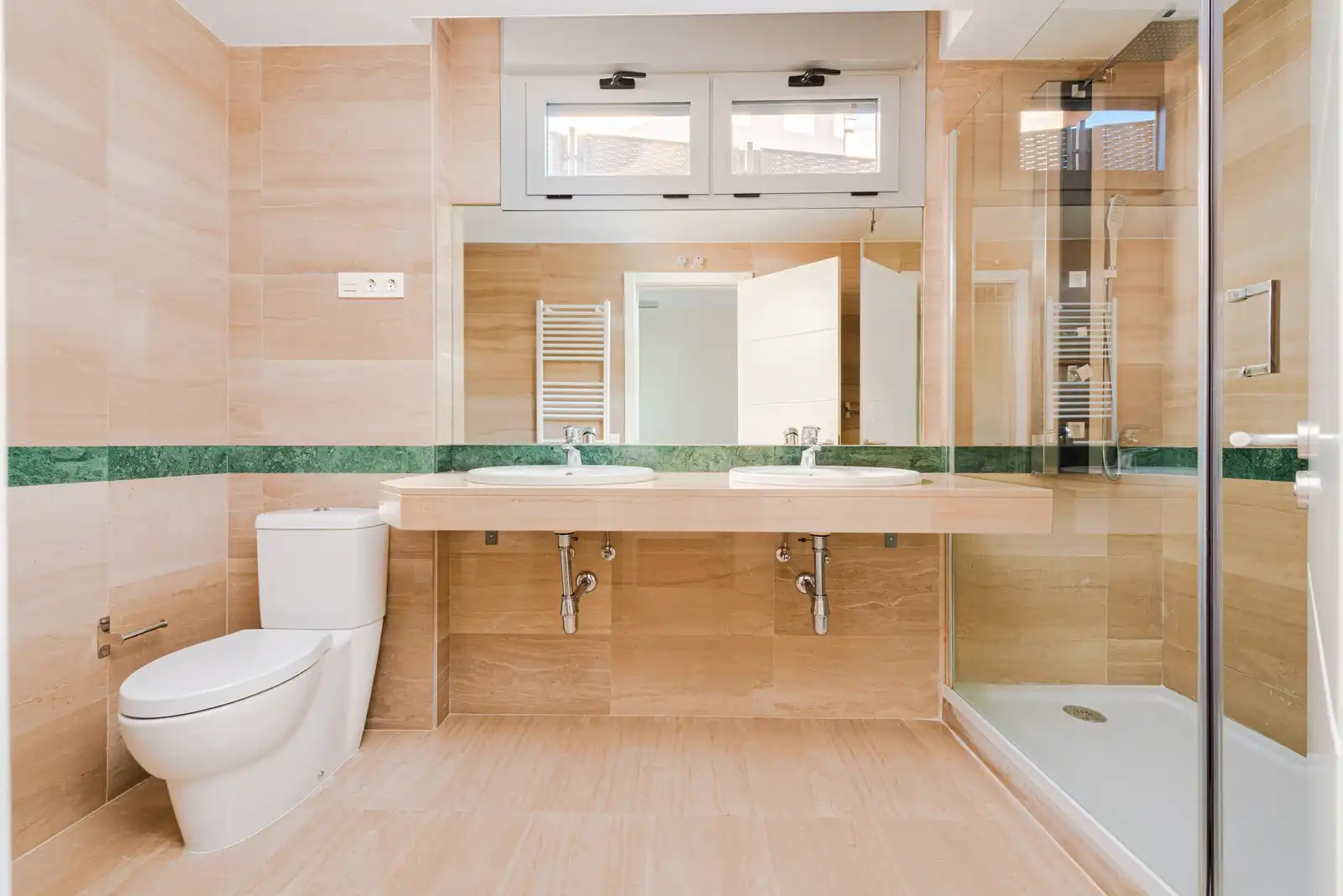 Bathroom of Flat for rent in Boadilla del Monte  with Air Conditioner, Heating and Oven