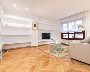 Sala d'estar de Pis de lloguer en Oviedo  amb Calefacció