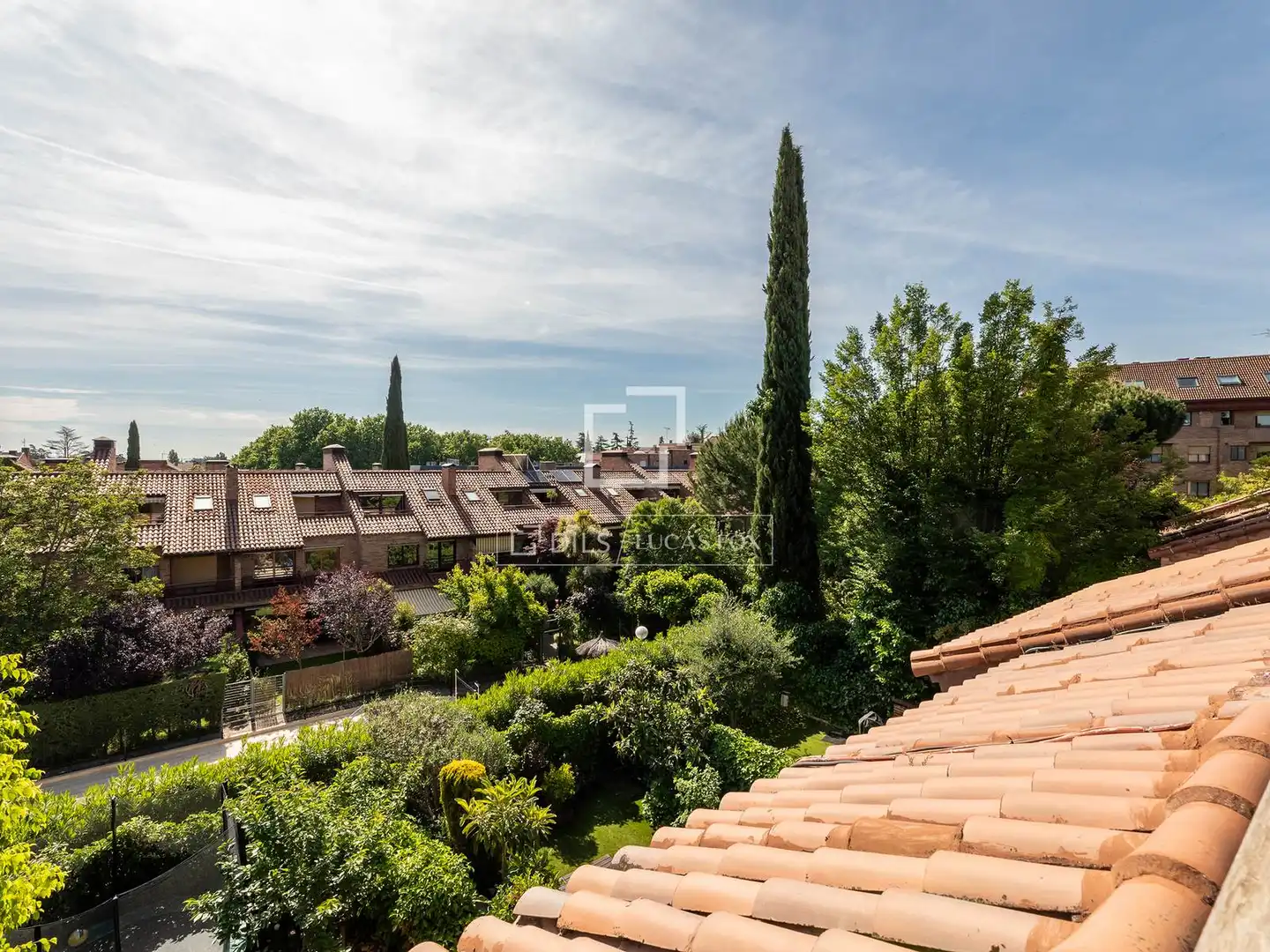 Vista exterior de Casa o xalet en venda en Majadahonda amb Aire condicionat, Jardí privat i Terrassa