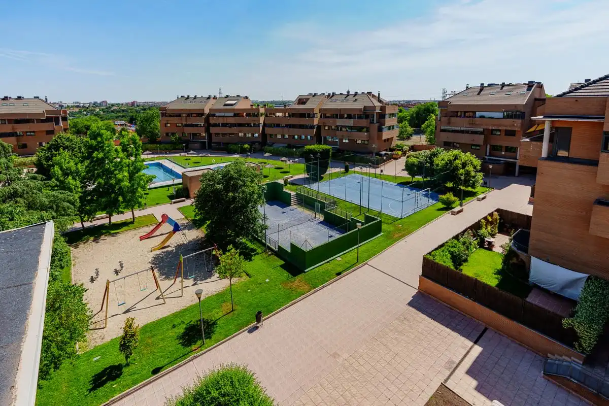 Vista exterior de Ático en venta en Pozuelo de Alarcón con Aire acondicionado, Calefacción y Jardín privado