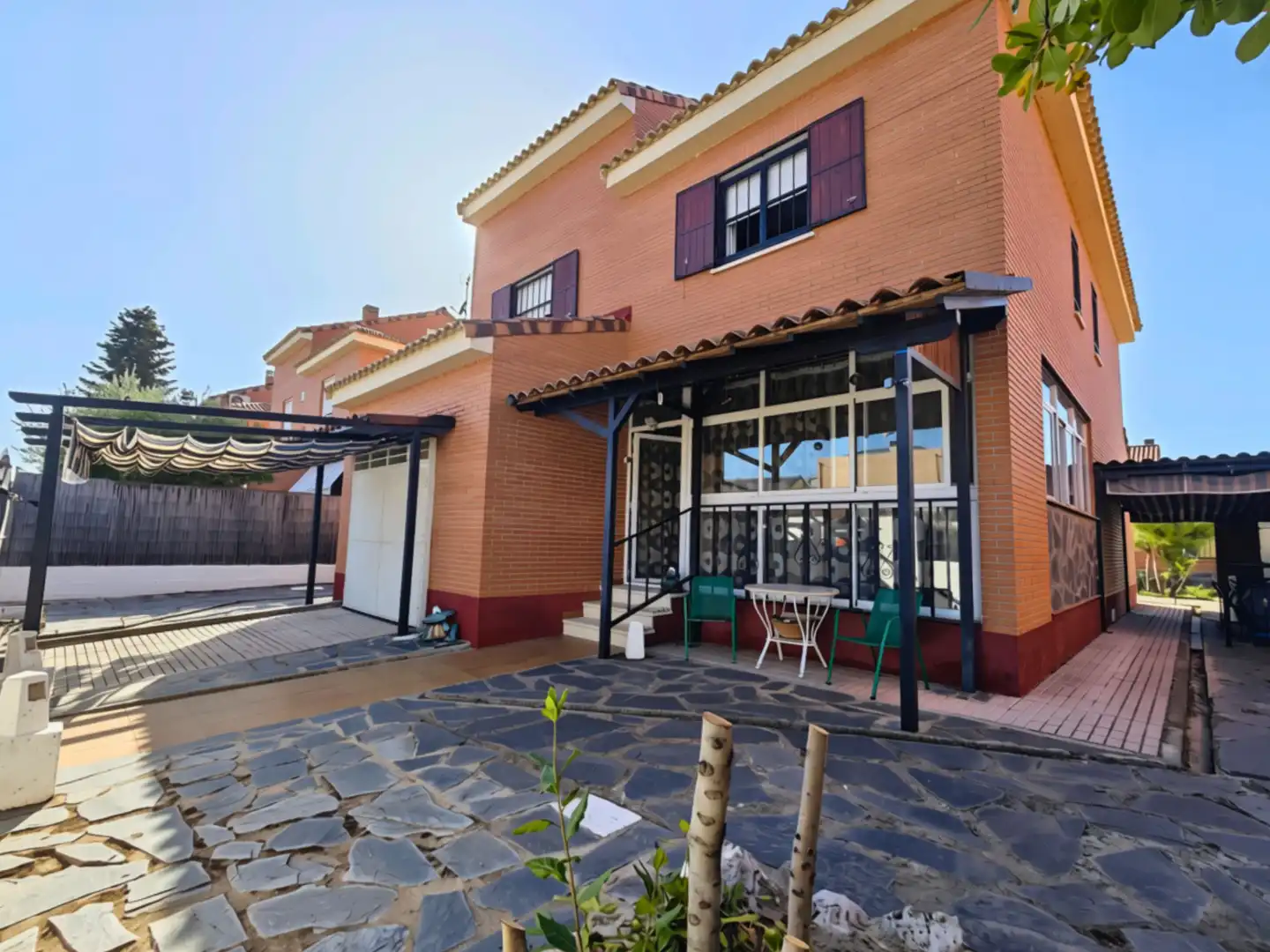 Detached house with pool for sale in Moraleja de Enmedio