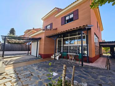 Villa con piscina in vendita a Moraleja de Enmedio